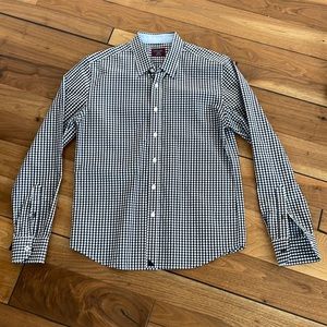 Mens Untuckit slim fit dress shirt size medium